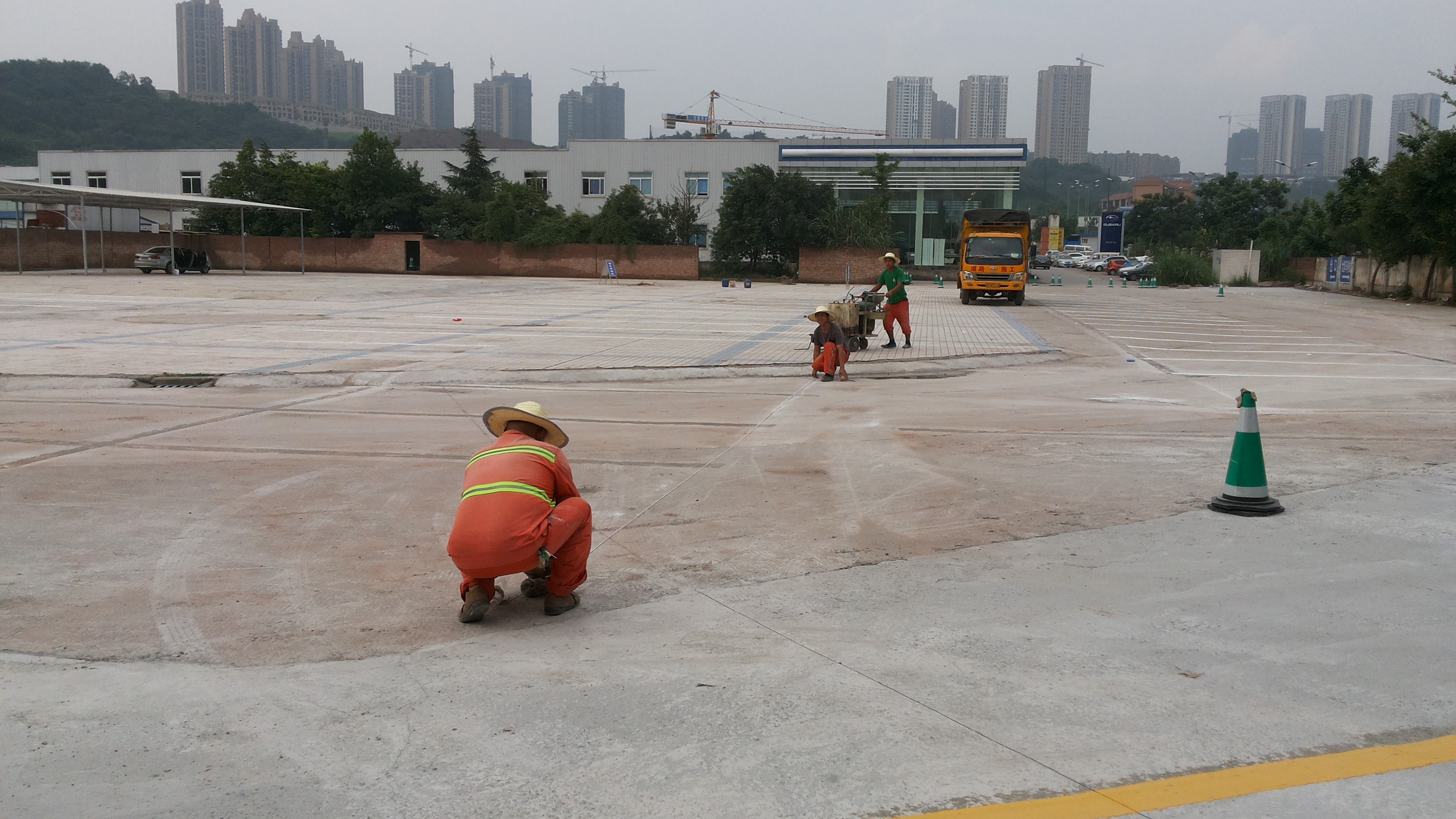 华廷汽车检测站划线施工二