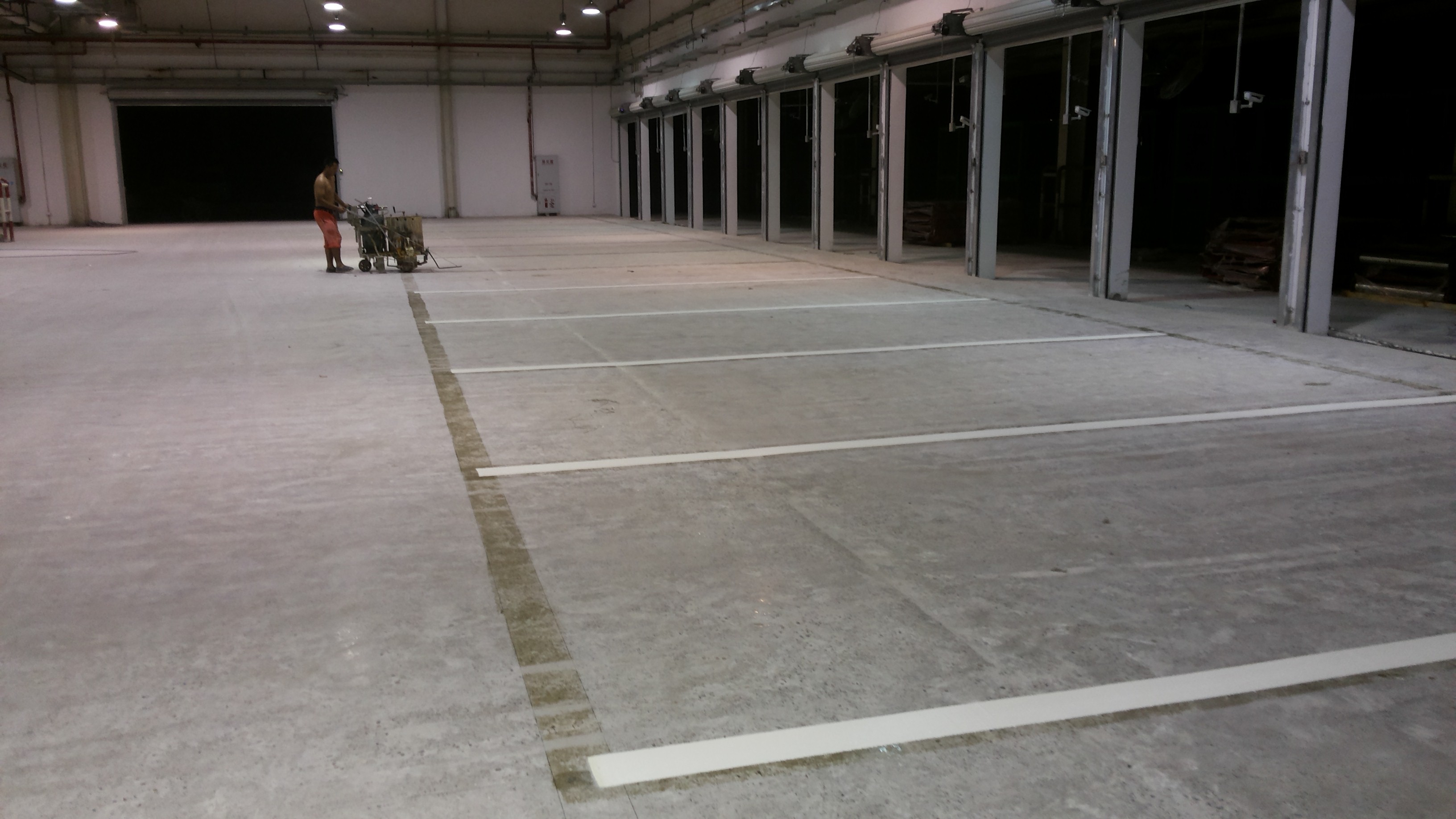 顺风仓库划线施工