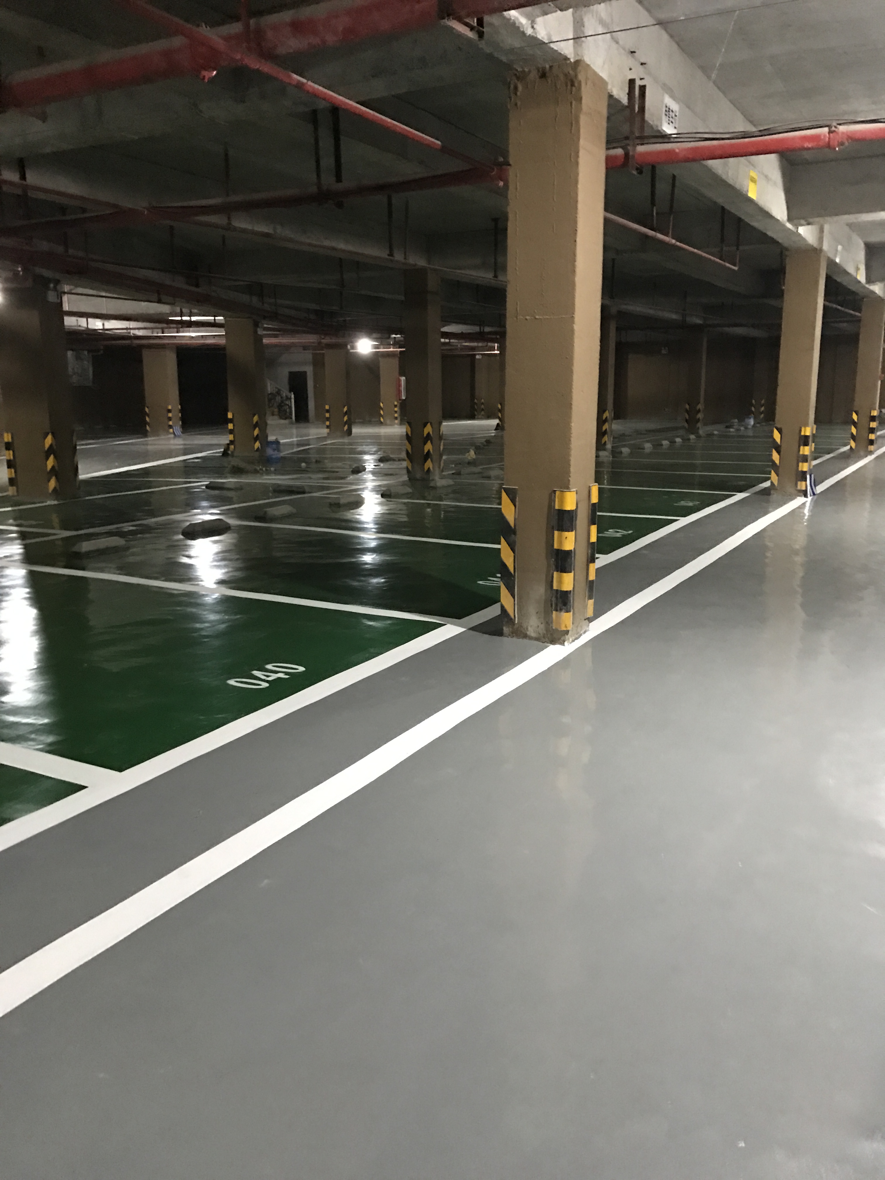 遵义未来之家车库10000方环氧地坪漆完工