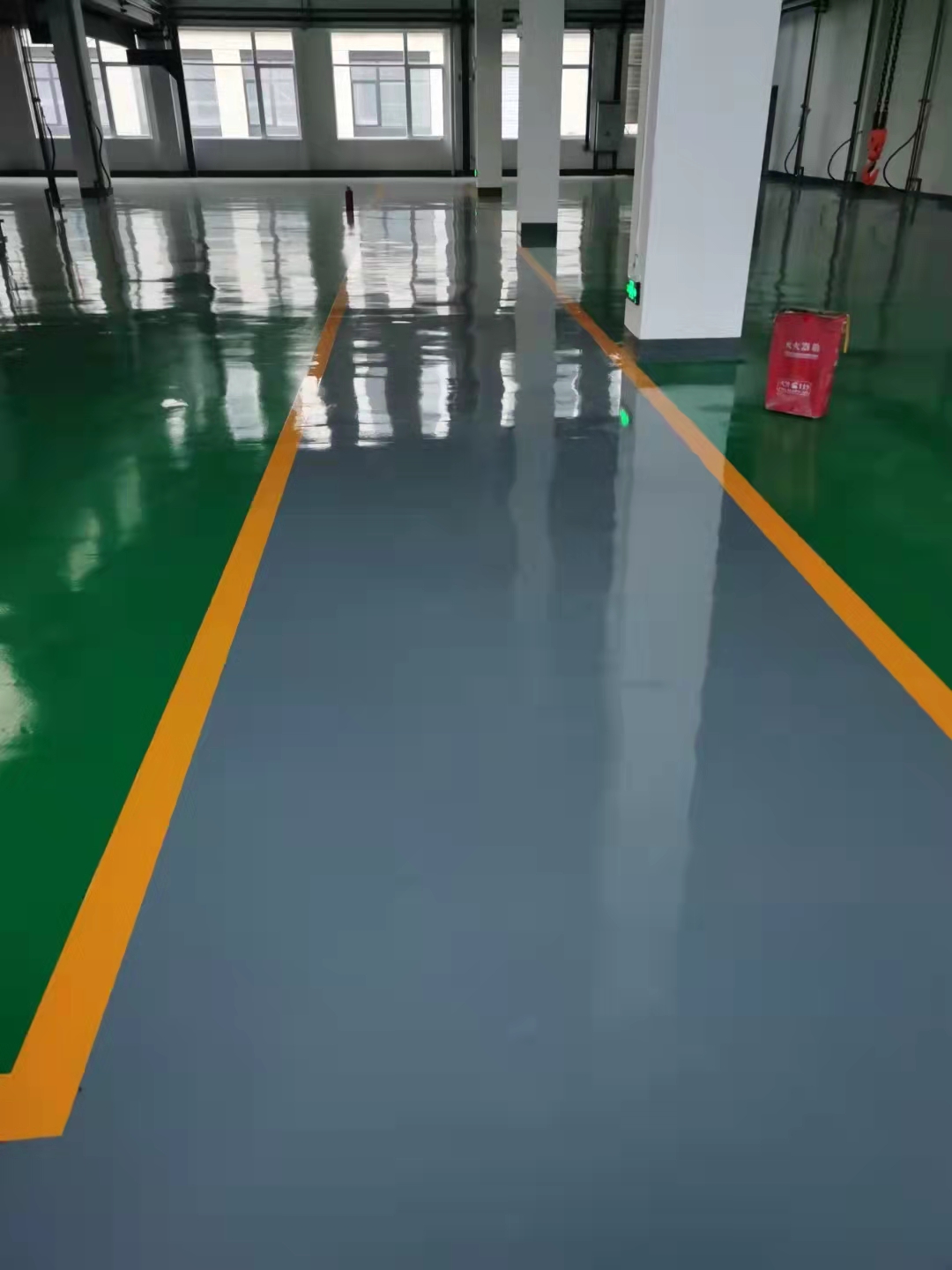 联东18栋厂房地坪漆完工