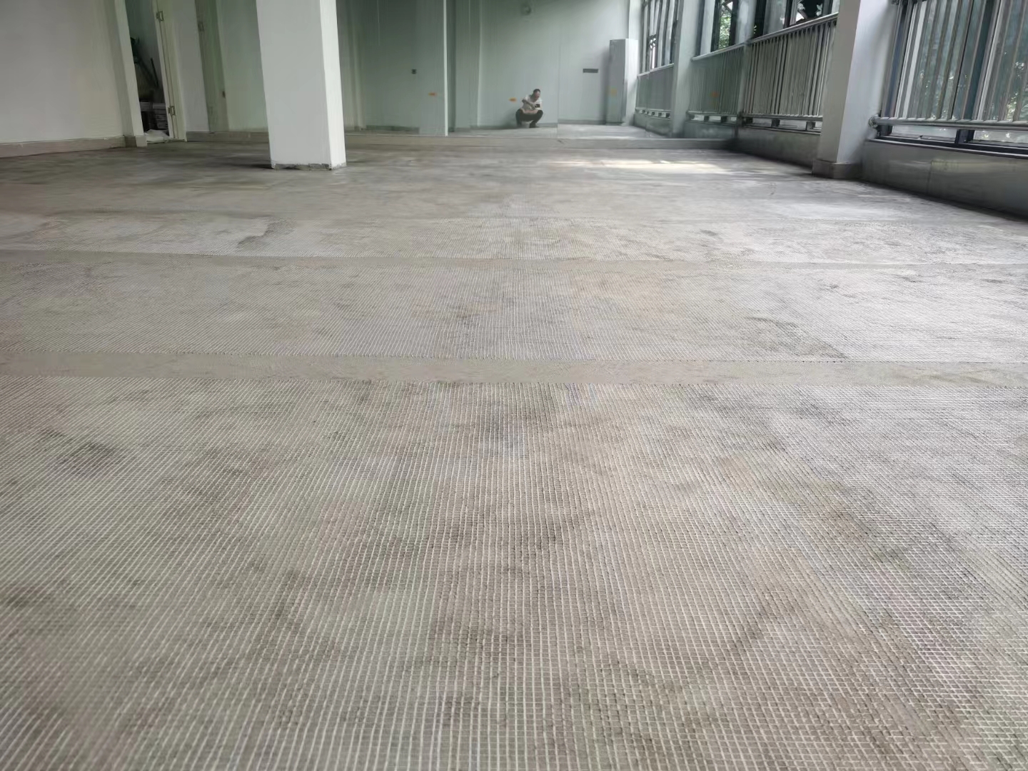 地面玻纤网格布粘贴施工