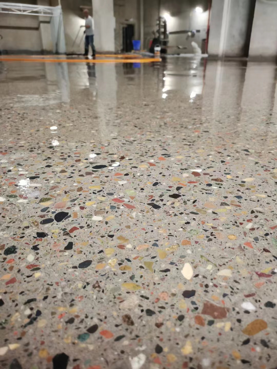 界石混凝土密封固化剂地坪施工中